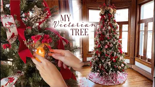 How to Decorate Your Christmas Tree in an Antique Victorian Style with Vintage Ornaments & Toile