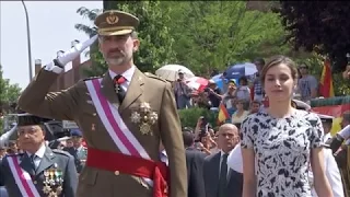 SS.MM. los Reyes llegan a Guadalajara para asistir al desfile del Día de las Fuerzas Armadas