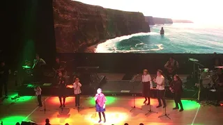 Angelo Kelly and Family „Irish Christmas“ „O come all ye faithful“ am 9.12.2018 in Chemnitz