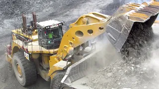 Caterpillar 994F Loading 789C's