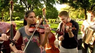 Táncház flashmob a Deák téren Hungarian Folkdance street-dance