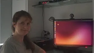 Mum Tries Out Ubuntu 13.10 (2013)