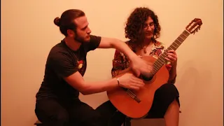 canarios duet on one guitar