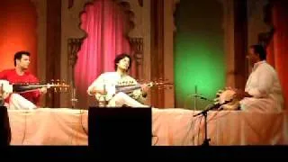 USTAD AMAAN ALI KHAN AND AYAAN ALI KHAN IN kalamandir part1.mp4