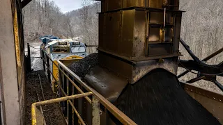 How Coal Trains are Loaded - Loading a Coal Train on the Ex. C&O Cabin Creek SD at Leewood, WV