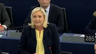 Marine Le Pen traite François Hollande de "vice-chancelier" d'Angela Merkel