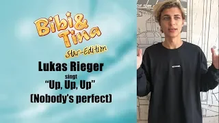 Lukas Rieger singt den Song UP UP UP aus Bibi & Tina