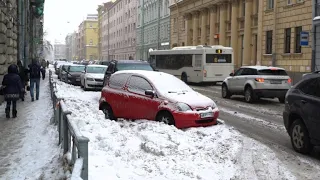 Heavy snowfall in St Petersburg causes chaos