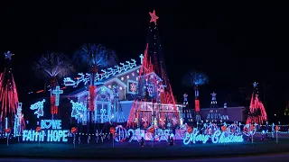 The Castle Family 's High-Tech Holiday Lights - The Great Christmas Light Fight
