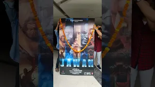 Jawan celebrate 🥂 🎈 first day first show from Uttar Dinajpur SRK fan club