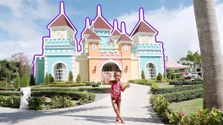 SAMIA GOES TO HUGE KIDS CASTLE TO FIND BROTHER