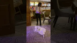 Bar server spills drinks on the floor while dancing || Best of Internet