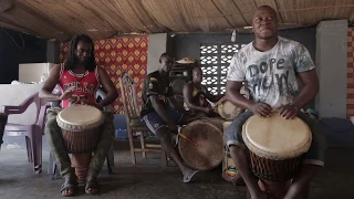 Mohamed Bangoura plays Soko, traditional guinean rhythm.