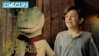 Lyle, Lyle, Crocodile | Lyle Sings Top Of The World | CineClips