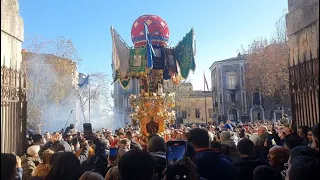 Al via le festività agatine 2024: l'uscita delle candelore dalla Chiesa di San Nicolò La Rena