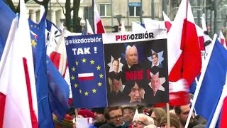 Zehntausende bei Demo für Verfassungsgericht in Polen
