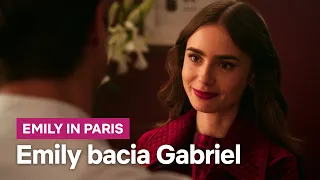 Il bacio tra Emily e Gabriel in Emily in Paris (in ITALIANO) | Netflix Italia