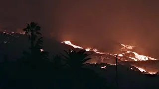 Nuevo derrumbe del cono del volcán de Cumbre Vieja que produce más desbordamientos de lava