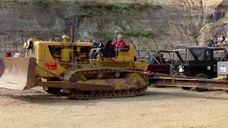 ᴴᴰ !!Caterpillar D8 VS 20 Toyota's!!