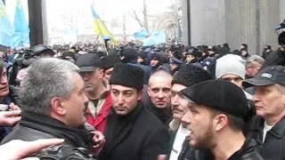 Акция крымских татар в Симферополе в поддержку Украины