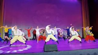 刘福洋原创大型舞蹈”站在草原望北京” 演出版