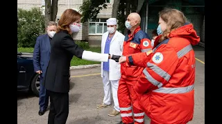 Марина Порошенко передала швейцарські ІФА-тести та обладнання в медичні заклади Київщини