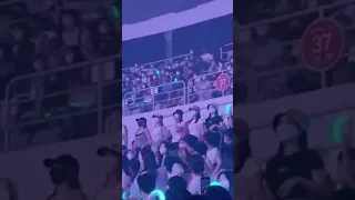 Twice dancing to Dalla Dalla for an encoremission at Itzy's concert #shorts#twice #itzy