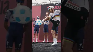 A different kind of warm-up for Remco Evenepoel ⚽️ #Giro #Shorts