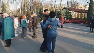 Харьков,танцы в парке,"И я морозную тоску..."