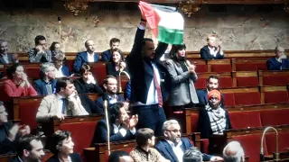 🇵🇸 Il sort un drapeau Palestinien en plein hémicycle ! Masterclass de S. Delogu et A. Dufour