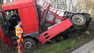 20.04.2021 - VN24 - Tractor-trailer with grain landed in the ditch - recovery on the A44