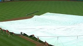 SF@STL: Grounds crew unrolls tarp during heavy rain