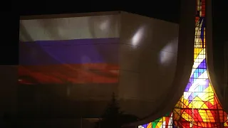 Syrie: l’Opéra de Damas illuminé aux couleurs du drapeau russe | AFP Images