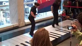 Carol of the Bells, FAO Schwarz Big Piano