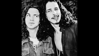 Chris Cornell e  Eddie Vedder acapella em Hunger Strike (isolated vocals / vocais isolados)