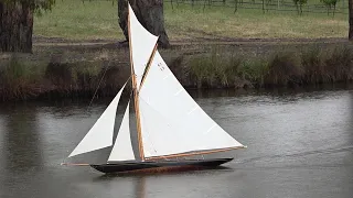 "BRITANNIA" SAILS AGAIN, CLASSIC RC YACHTS AT PUDDLEDUCK VINEYARD 22nd Dec 2020