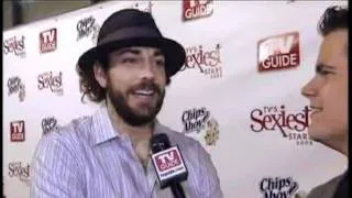 Emmy4Yvonne - Zachary Levi talks what makes Yvonne Strahovski sexy