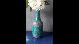 Декор стеклянной бутылки яичной скорлупой.