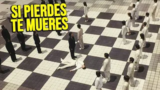 JUEGA AJEDREZ CON 32 HUMANOS REALES COMO PIEZAS Y SI PIERDEN SE MUER3N | Resumen en 10 Minutos