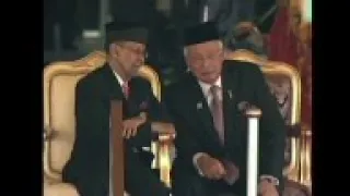 +4:3 Obama arrives in Malaysia on 3rd stop of Asia tour; welcomed by King and PM