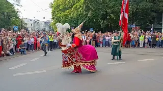 Pochód Lajkonika - Taniec Lajkonika 2023 (filharmonia) [Lajkonik procession and dance]