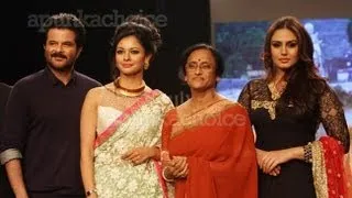 Huma Qureshi, Anil Kapoor & Pooja Kumar on the ramp @ IIJW 2013