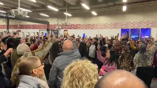 Celine Dion Sing-along at Atlantic Barclays subway station in NYC