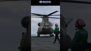 CH-47F Chinook helicopter landing at a US Navy aircraft carrier #shorts