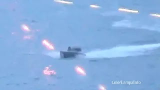 Российский корабль Иван Хурс отражает атаку морских дронов Украины