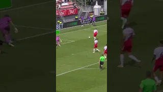 Deze FC Utrecht-fan kan het even niet meer aan zien 😅