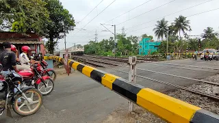 Extremely Aggressive Dangerous 130 kmph rajdhani Express devastated moving Through out Railgate