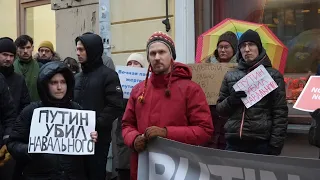 Russians in Estonia protest against Navalny's death