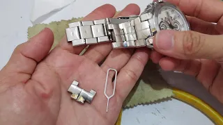 Tips for cutting the watch chain using a Sim Card Ejector