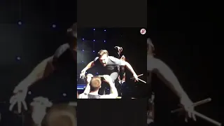 Hugh Jackman hugs his fan during the concert | Wolverine